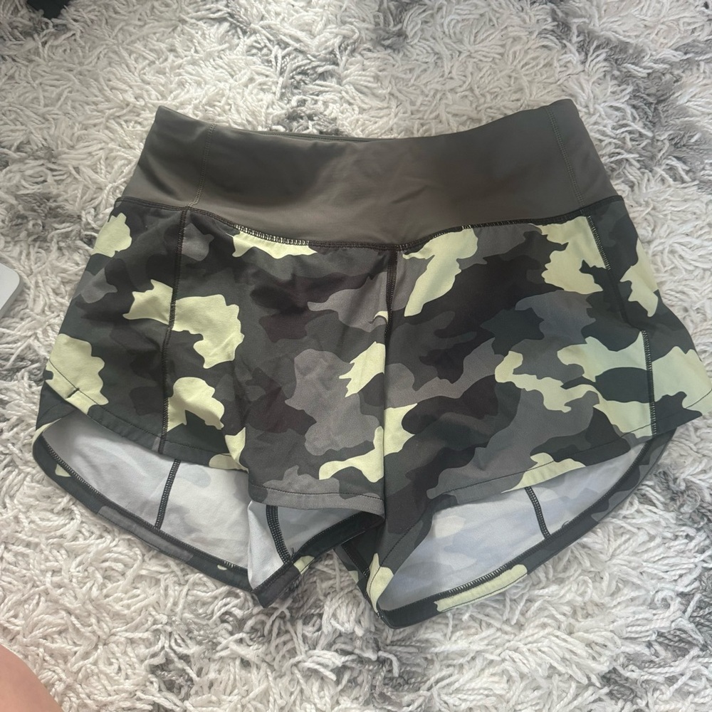 Lululemon Speed up short size 2 Camo
